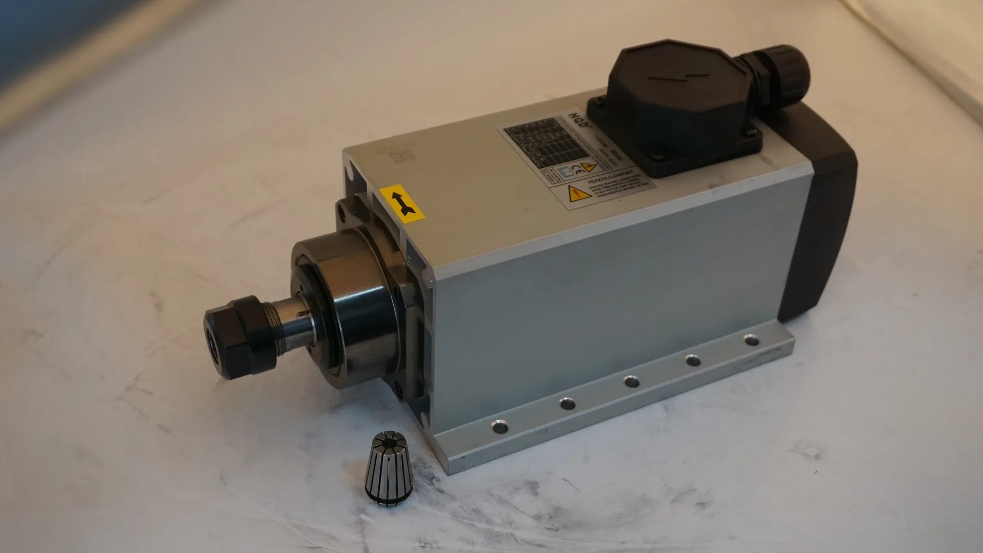 GDF53-18Z 3.5 380V with flange detail photo 5