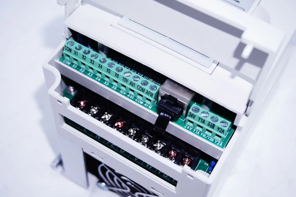 BEST FC300-2.2G-S2-B3 2.2kW Single-Phase 220V VFD Inverter for CNC Router detail photo 3