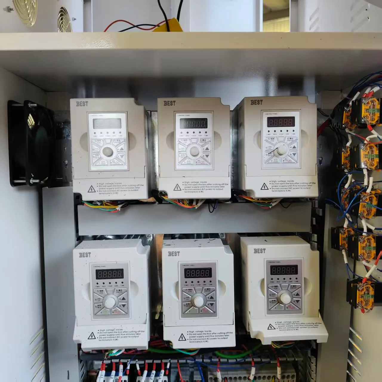 贝士德 BEST FC300-3.0G-S2-B3 3.0kW 单相220V 变频器 详情图 1