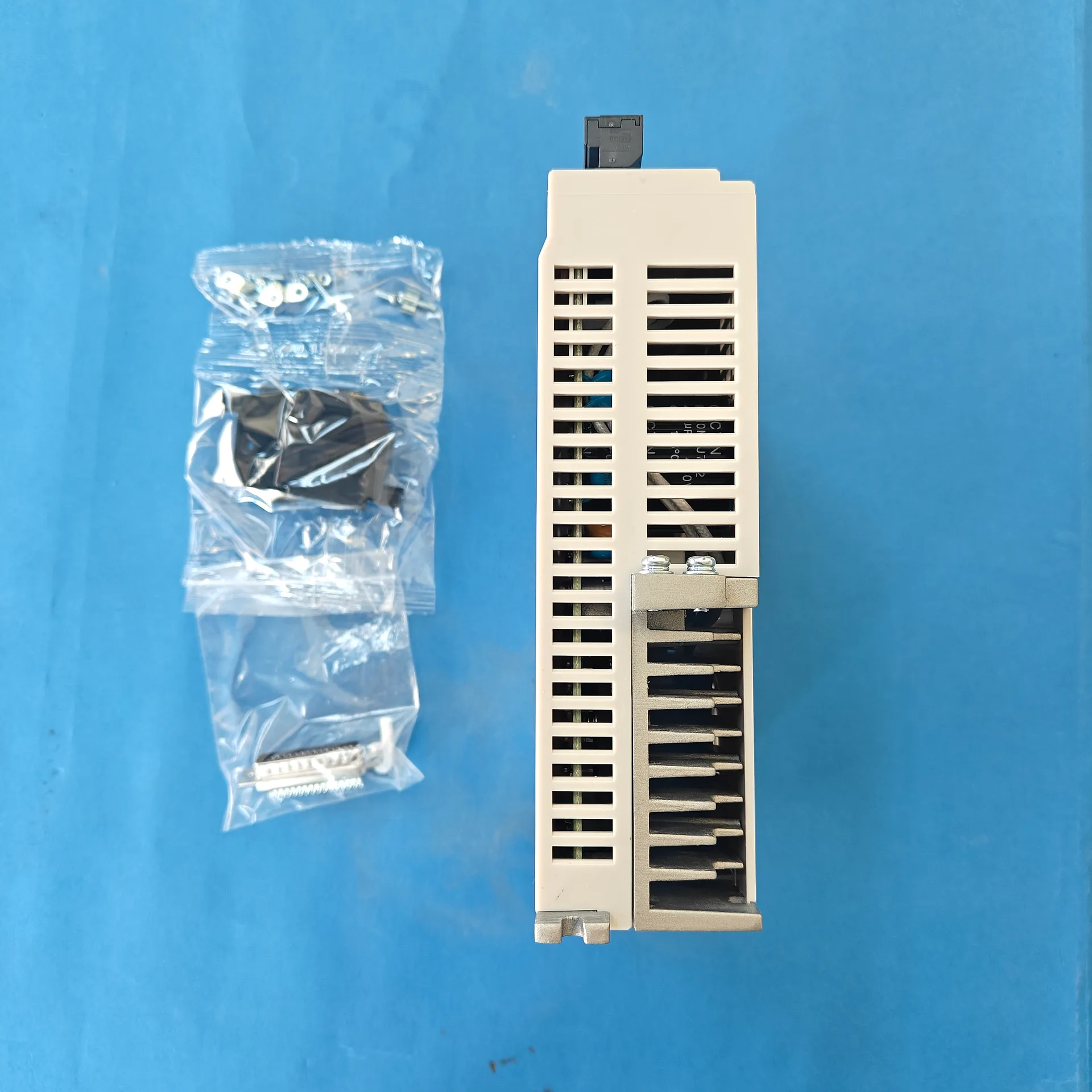 2D68MH-DK detail photo 2